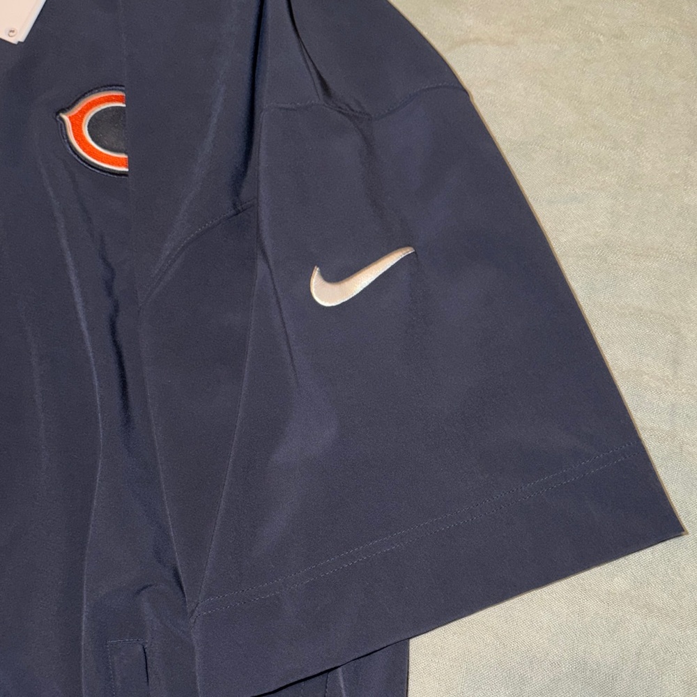 Chicago Bears Official On-Field Team Pullover - Picture 3 of 8